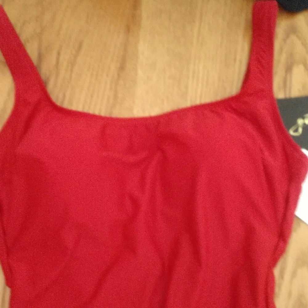 #8 NWT BAYWATCH REVIVAL RED TANK SUIT Gottex - Picture 4 of 12